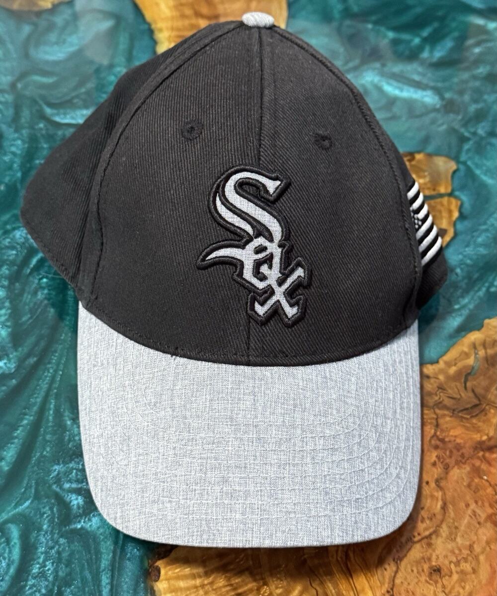 Chicago White Sox Hat Cap Hat Fan Favorite Adjustable strap Black Gray Logo